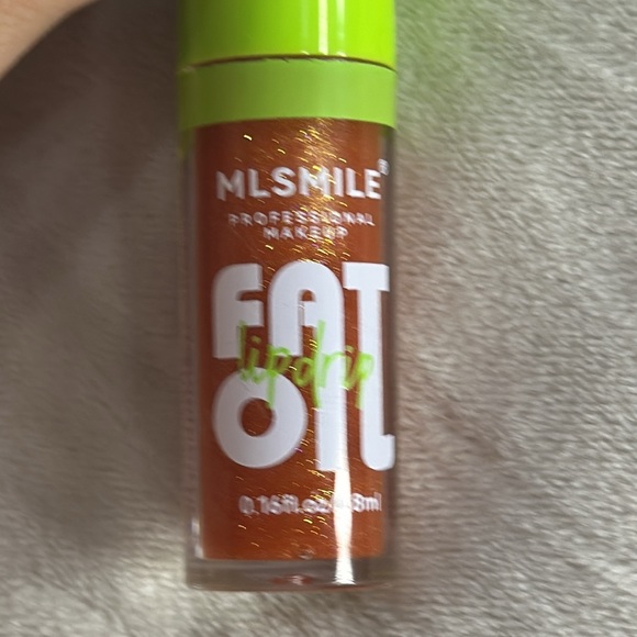 Hydrating glossy lip oil, shade 90 - Picture 3 of 3